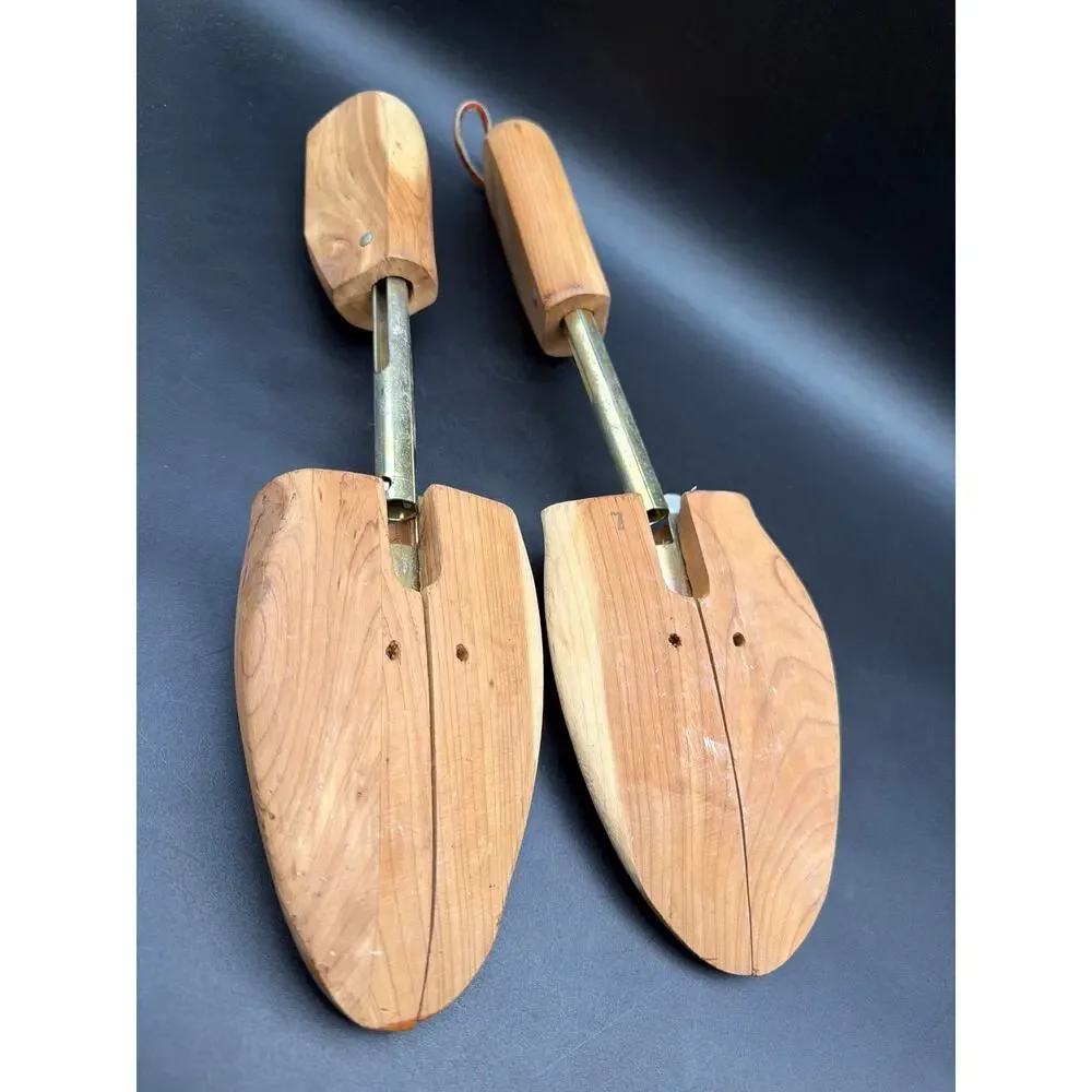 Vintage Cedar Wooden Adjustable Shoe Trees Pair Mens Split Toe Metal Spring